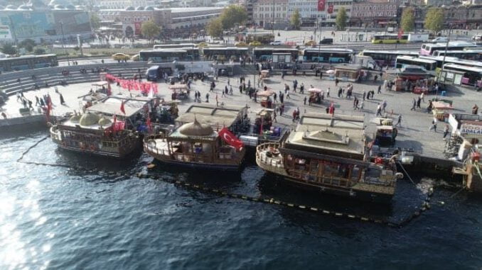 Tahliye Kararı Kaldırıldı Eminönü’ndeki Tekneler Balık-Ekmek Satabilecek